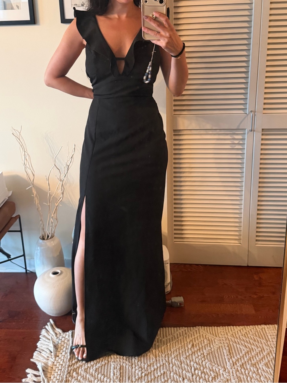 Elegant Black V-Neck Evening Dress